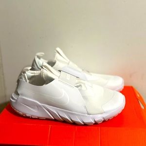 Nike Flex Runner 2 "Triple White" Sz 7Y/8.5W